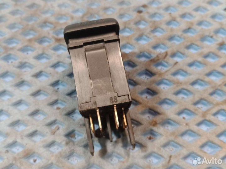 Кнопка аварийной сигнализации Volkswagen Golf 2