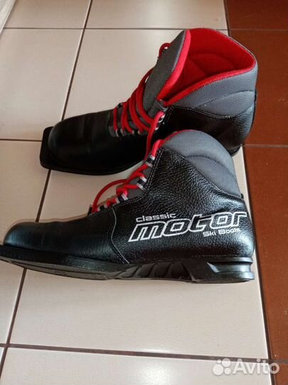Лыжные ботинки классические