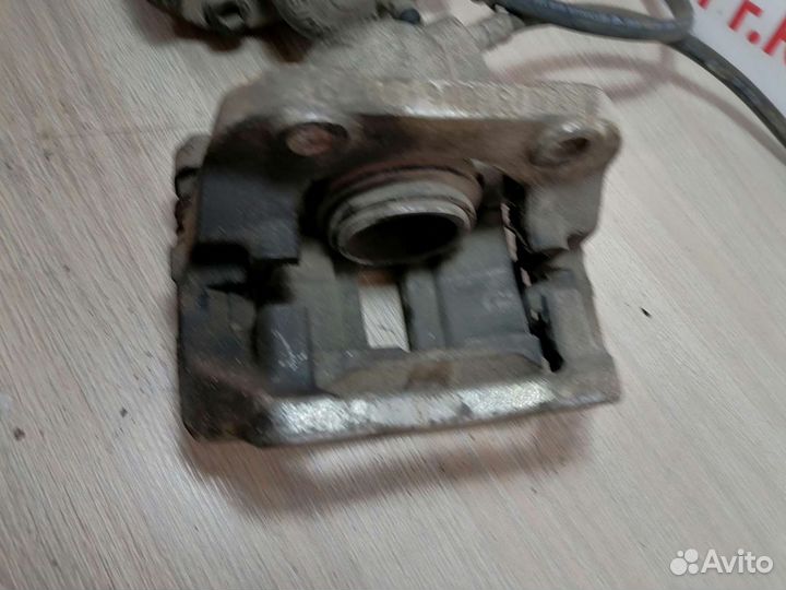 Суппорт передний Renault Logan