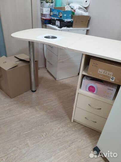 Маникюрный стол складной