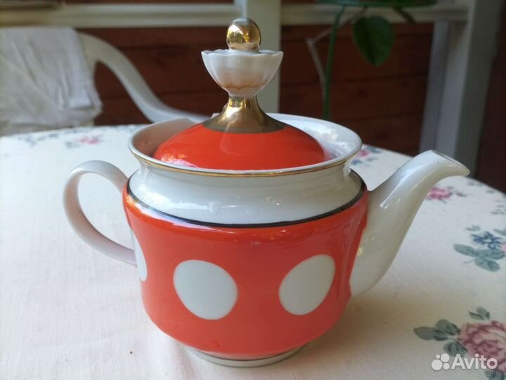 Чайники и сахарницы