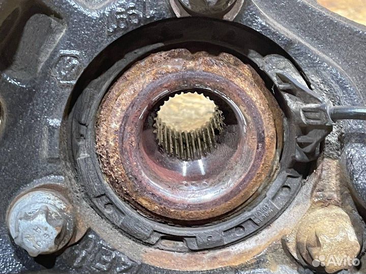 Ступица передняя правая Opel Zafira 2 (B) 2007