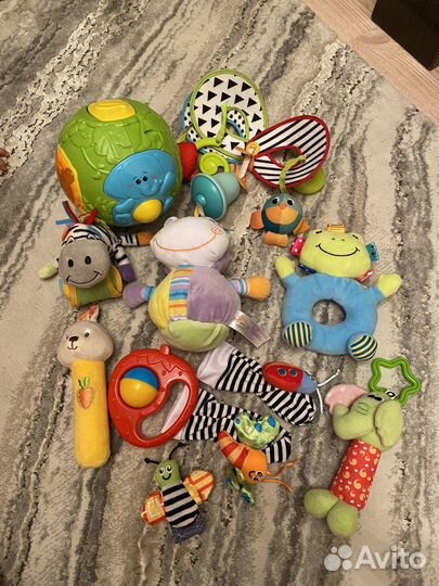 Игрушки для малыша(прорезыватель,мобиль,погремуш)