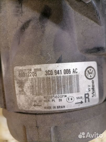 Фара галоген правая Volkswagen Passat B6