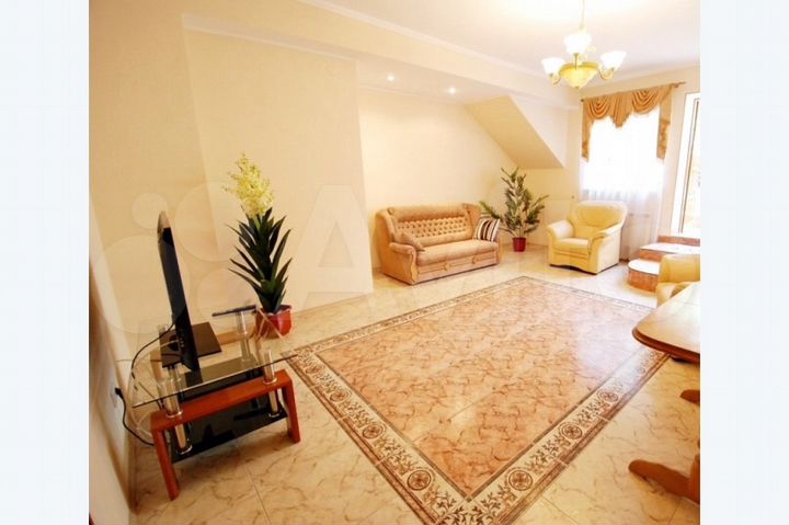 3-к. квартира, 95 м², 1/3 эт.