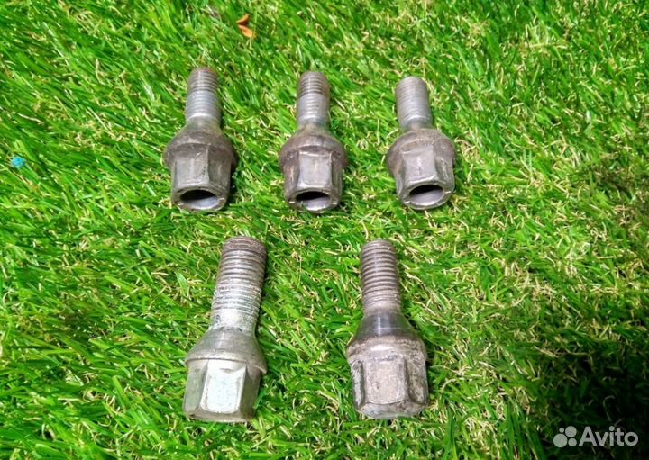 Гайка болт шпилька колесная Nissan