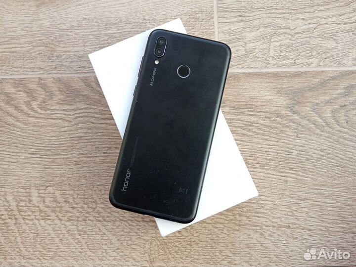 Телефон Honor Play