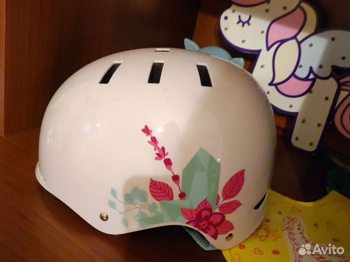 Шлем новый детский белый,на ребёнка 5-7лет