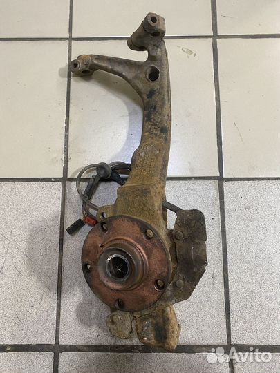 Поворотный кулак передний правый Audi A4 B5