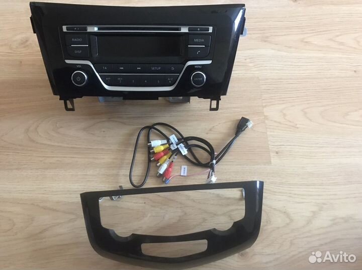 Штатное головное устройство на Nissan X-Trail