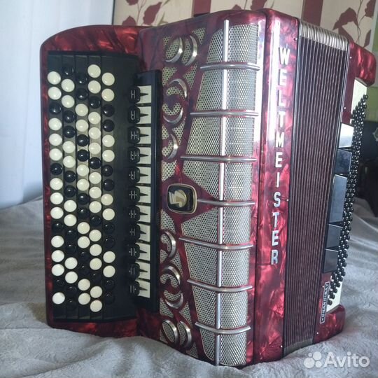 Продам аккордеон Weltmeister Grandina