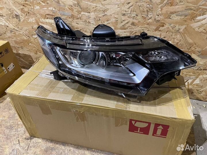 Фара правая Митсубиси Аутлендер 3 gf