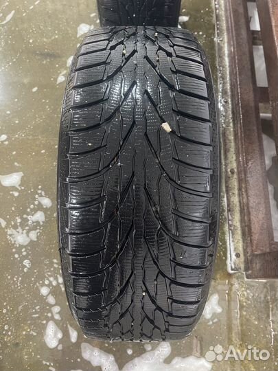 Momo North Pole W2 235/55 R18