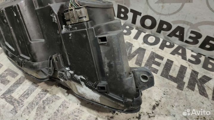 Фара левая Mercedes W204