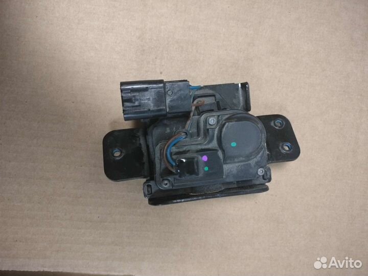 Opel Antara - Замок двери багажника - 13584872