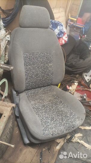 Автомобильное сидение