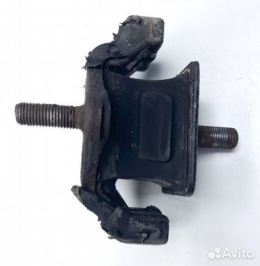 Тойота Превия Подушка двигателя