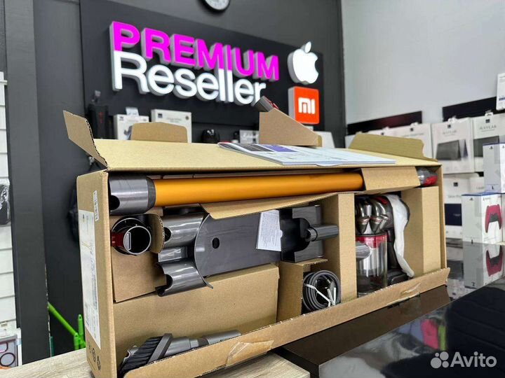 Пылесос Dyson V8 Absolute + SV10 новый