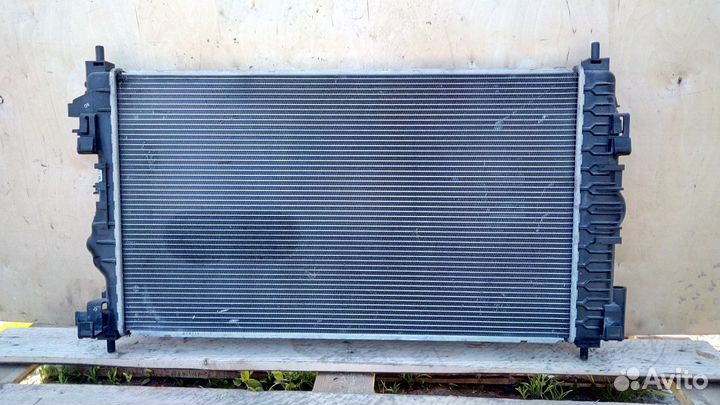 Радиатор основной 2.0 dti на Опель Зафира Ц