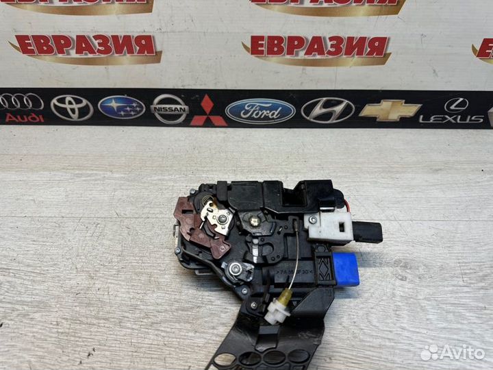 Замок двери задний правый Volkswagen Touareg 7L