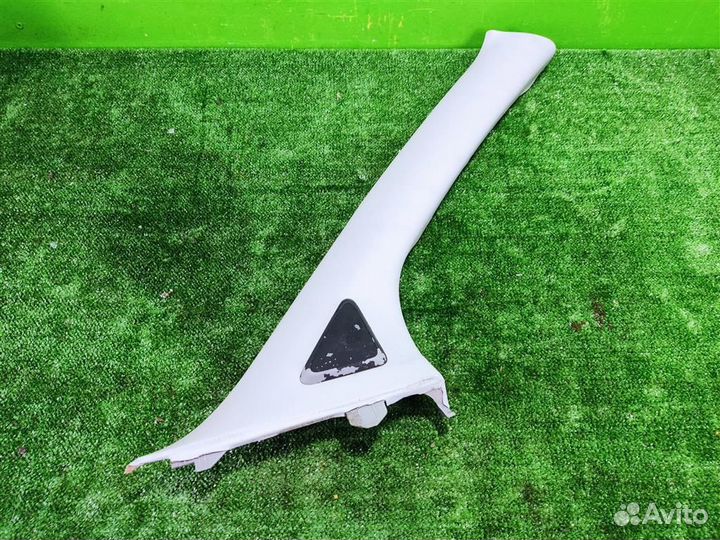 Обшивка правой стойки Toyota Yaris P90 2010