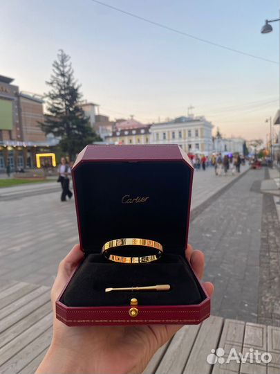 Золотой браслет cartier love