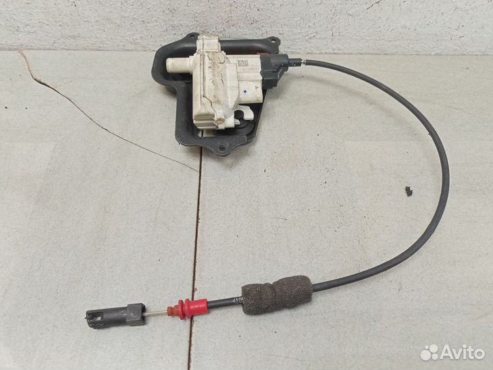 Доводчик двери передней левой