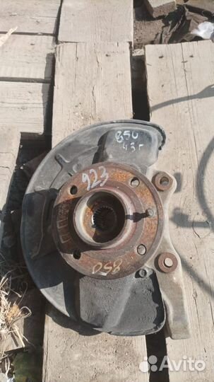 Volvo 850 кулак передний левый правый со ступицей