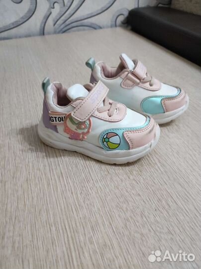 Кроссовки для девочки