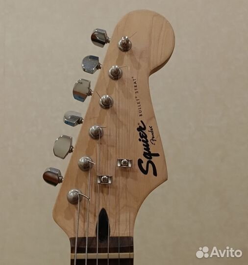 Электрогитара Fender Squier bullet strat