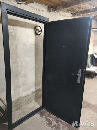 Дверь входная металлическая