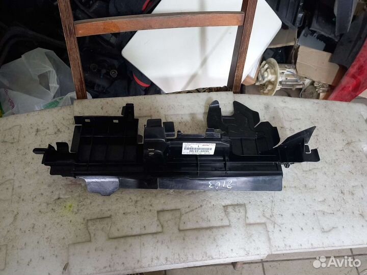 Дефлектор воздуховода левый Toyota Camry V70