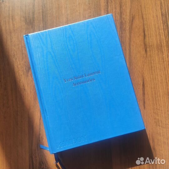 Книга Yves Saint Laurent Accessories