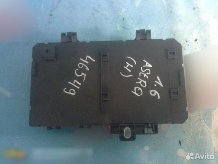 Блок предохранителей Opel Astra H Family 2004