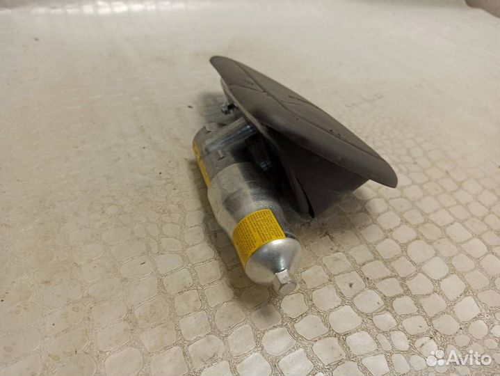 Подушка безопасности в сиденье переднее