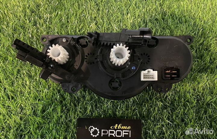 В наличии блок управления климатом Lacetti