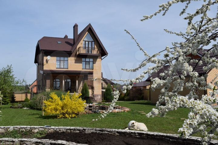 Коттедж 320 м² на участке 14 сот.