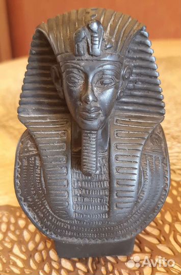 Базальтовый бюст фараона