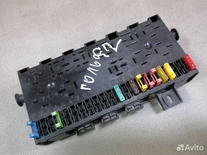 Блок предохранителей VW Jetta II 1983-1992