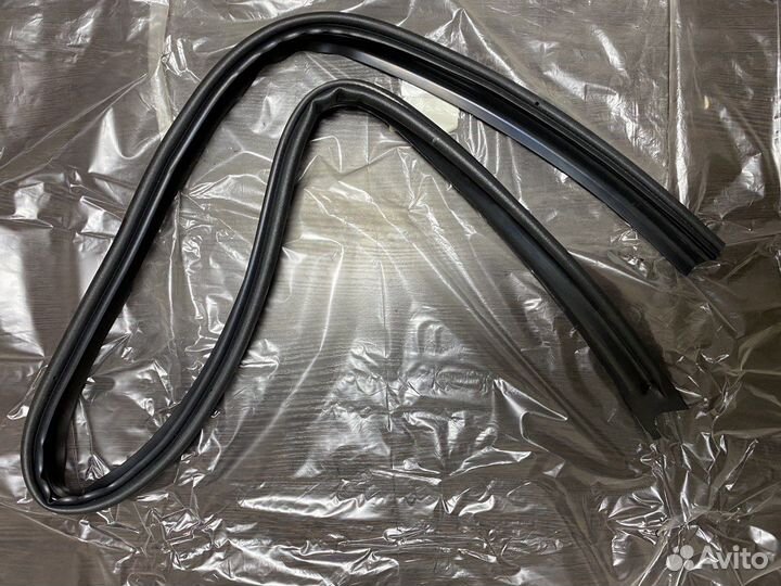 Уплотнитель верхний правый дверь верх крыша Datsun