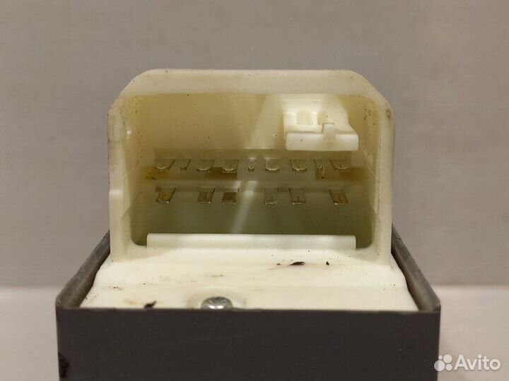 Блок управления стеклоподъемниками передний левый