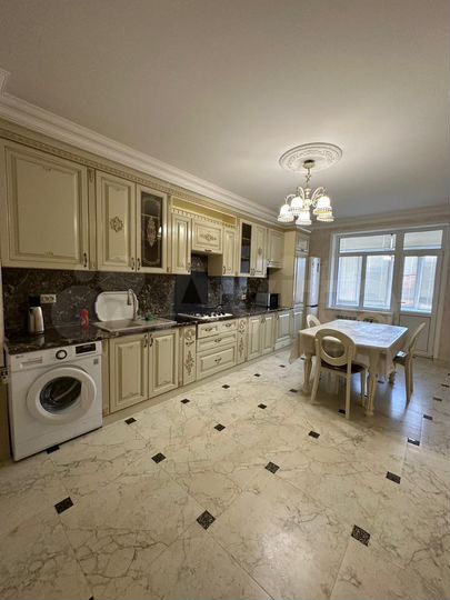 3-к. квартира, 105 м², 1/3 эт.