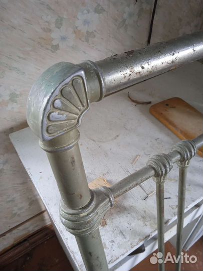 Старинная антикварная кровать