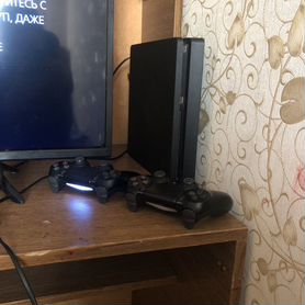 Продается игровая приставка ps4 slim