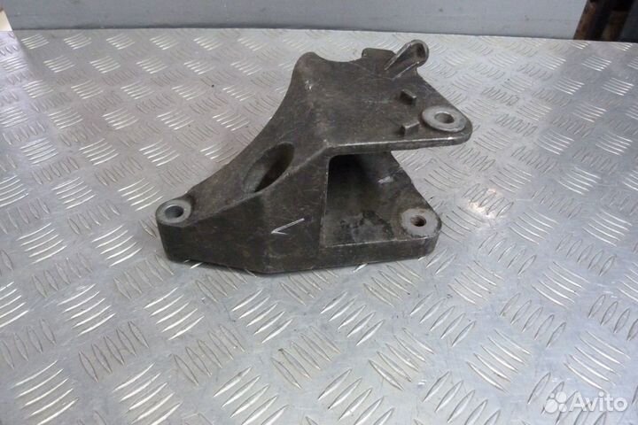 Кронштейн двигателя Opel Astra H Vectra C Z19DTH