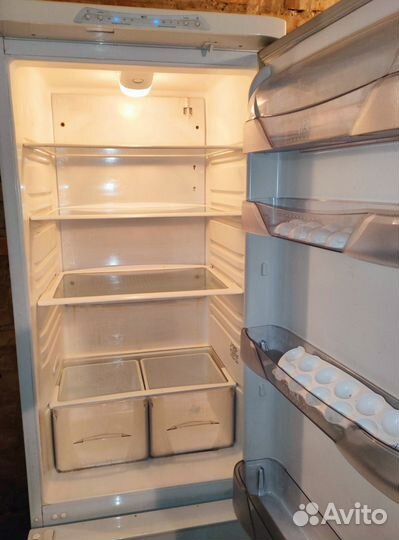 Холодильник Бирюса