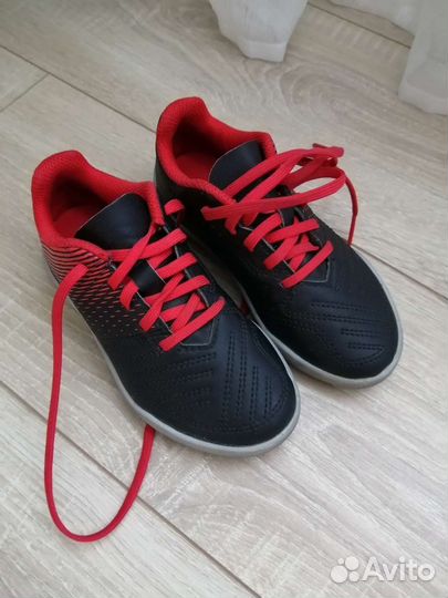 Детские футбольные бутсы