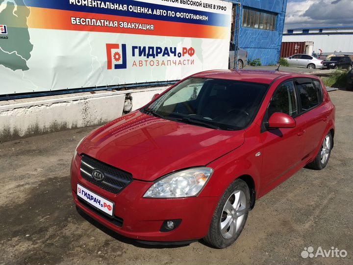 Стекло двери передней левой Kia Ceed 82411-1H020