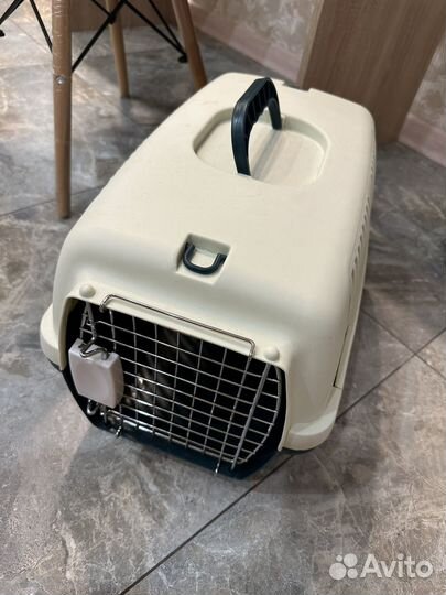 Переноска с металлической дверцей