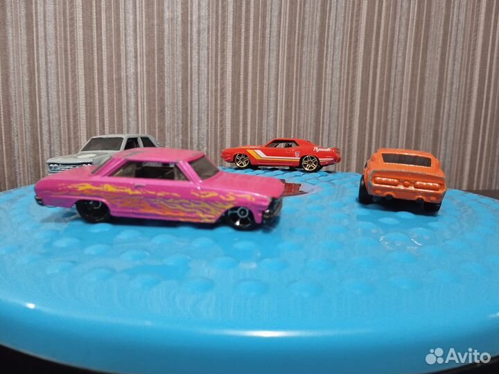 Модель автомобиля 1:64 Лот 1